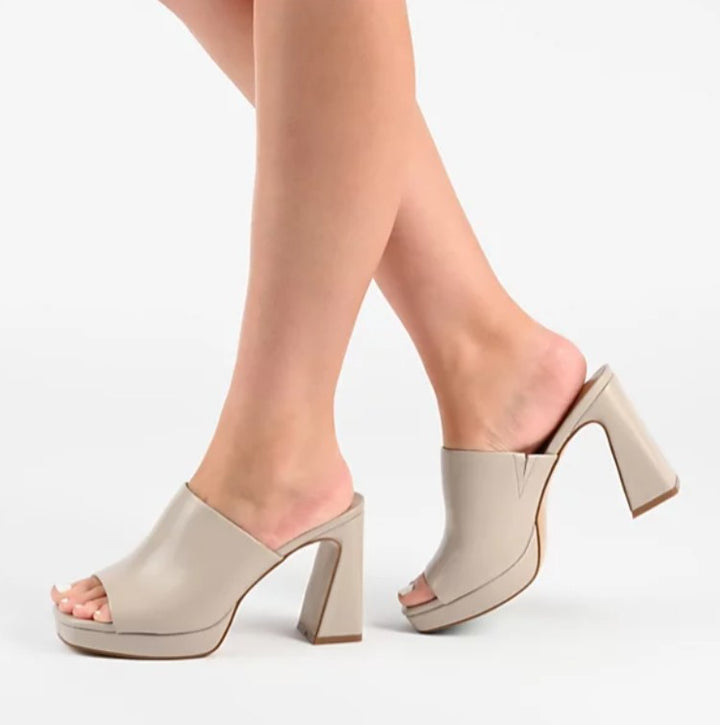 Journee Collection Women's Ezzlynn Platform Sandals Grey Size 7 1/2