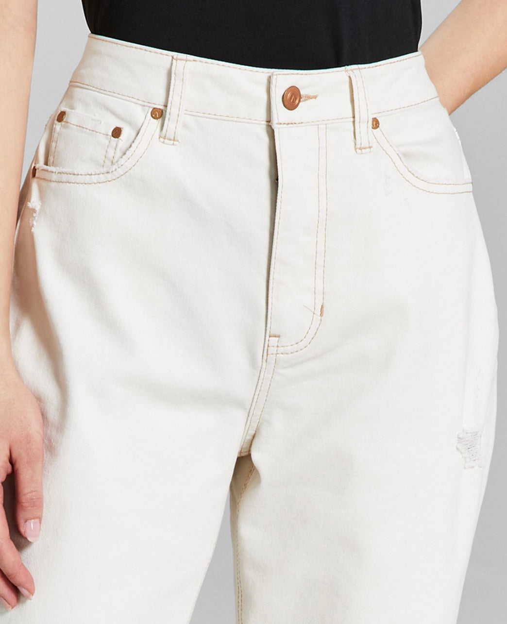 And Now This Women's Ripped Mom Jeans Seashell Off White Wash Size 29
