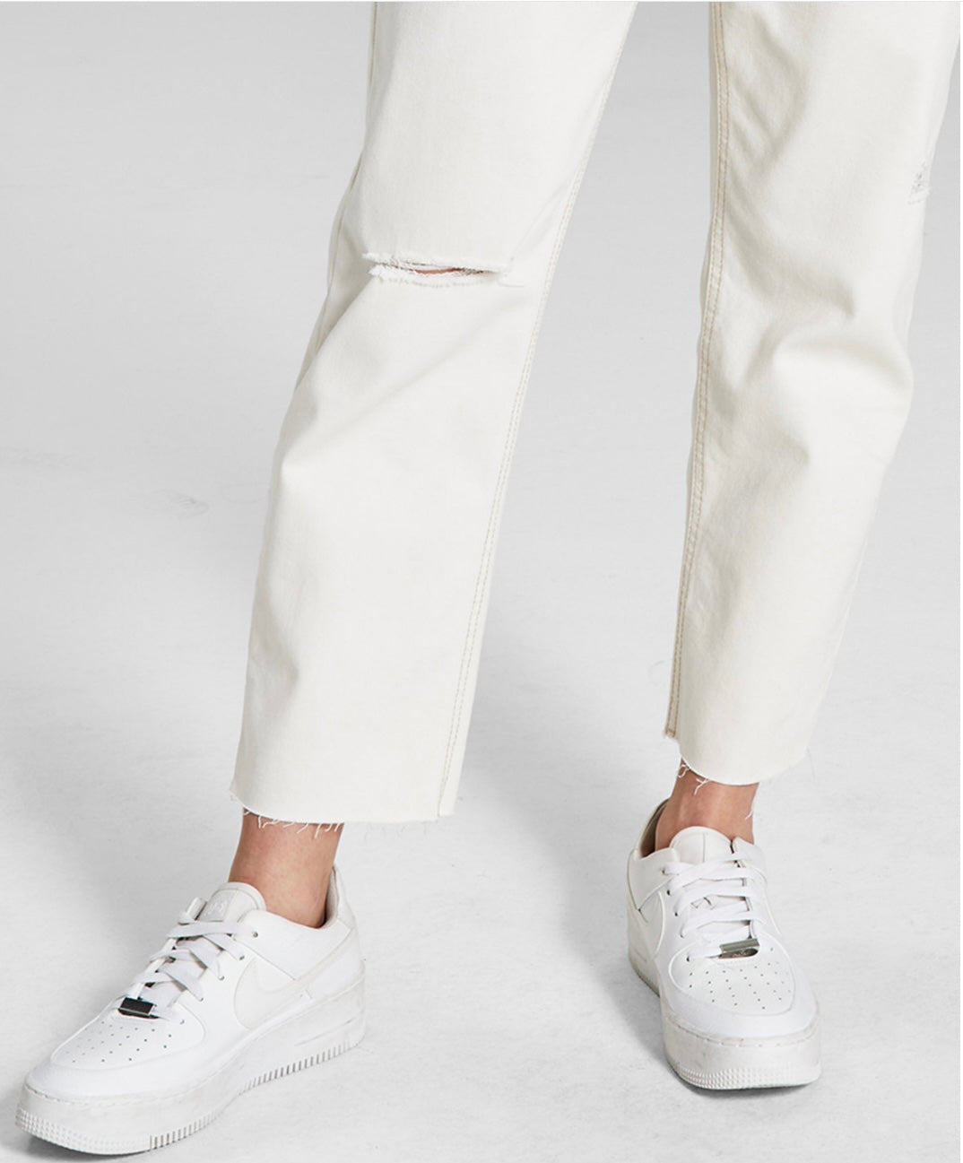 And Now This Women's Ripped Mom Jeans Seashell Off White Wash Size 29