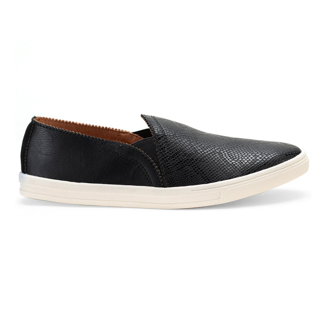 Sun + Stone Women's Mariam Slip-On Sneakers Black Snake Size 6M