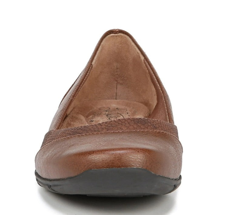 LifeStride Women's Deja Vu Comfort Insole Faux Leather Flats Shoes Tan Size 9