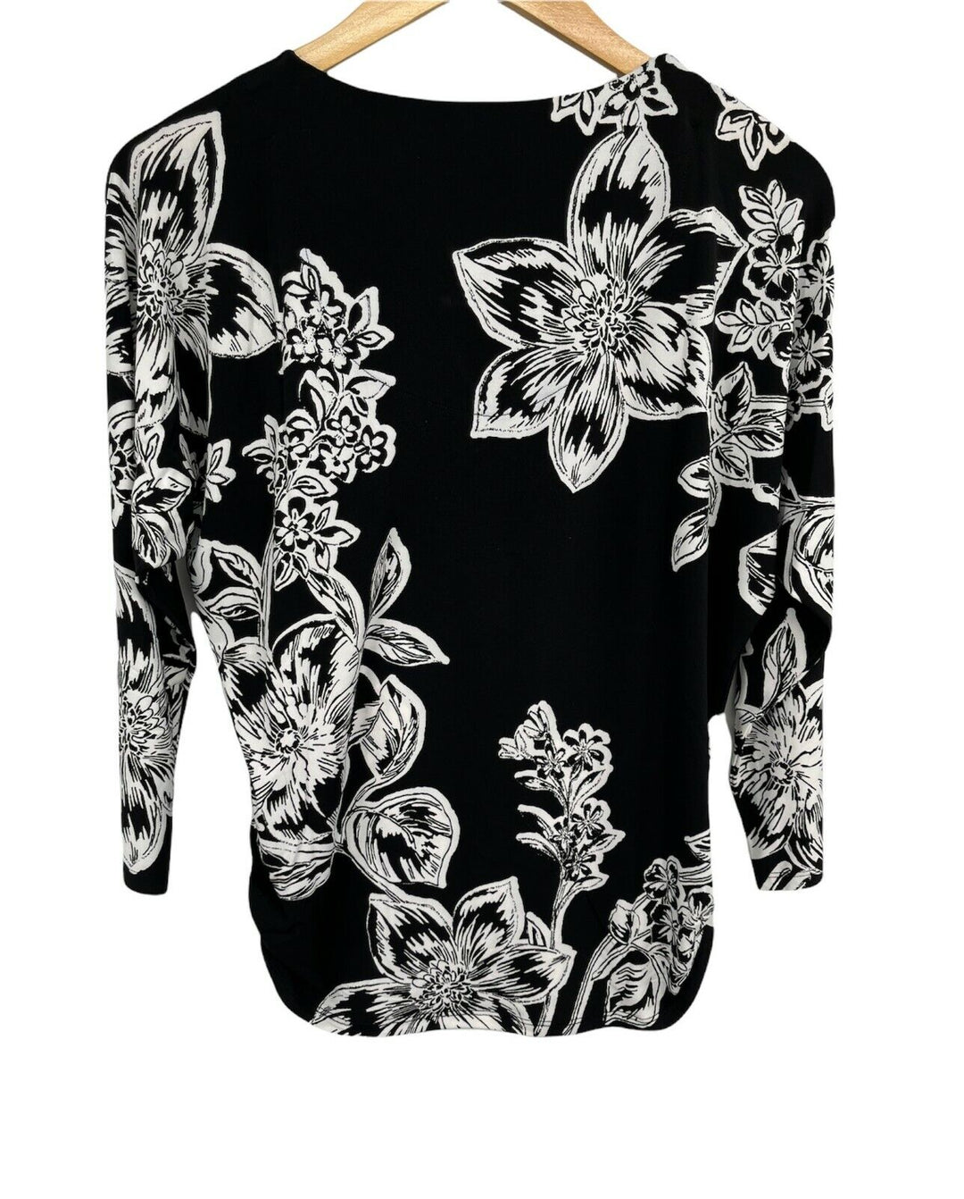 JM Collection Women's 3/4 Sleeve Black Floral V-Neck Stretch Size M