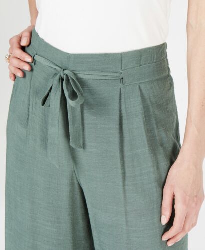 JM Collection Women's Tie-Front Textured Capri Pants